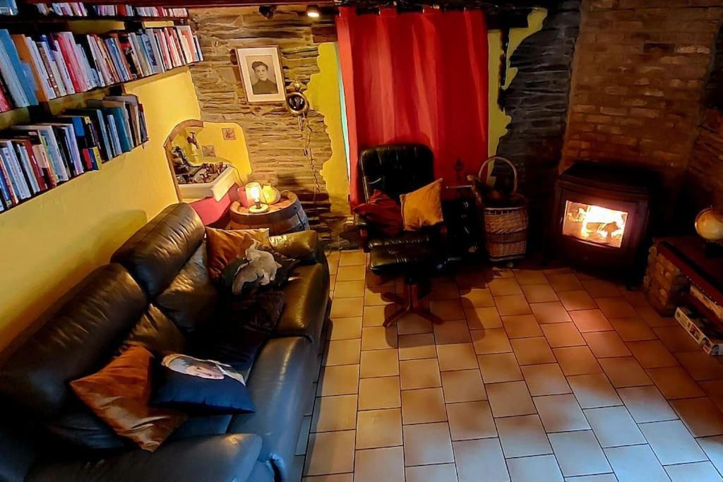 L'Ardoisiere: Jolie Maison Ardennaise. Alle Exterior foto